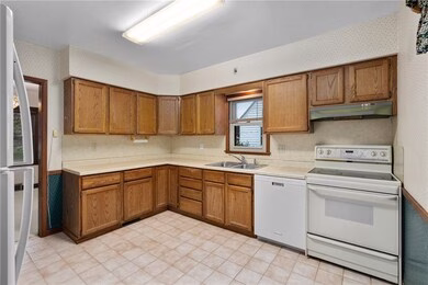 1402-main-st-e-menomonie-wi-19