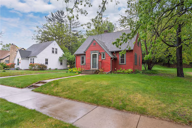 1402-main-st-e-menomonie-wi-buildingphoto-2