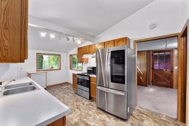 260-pershing-ave-clear-lake-wi-17